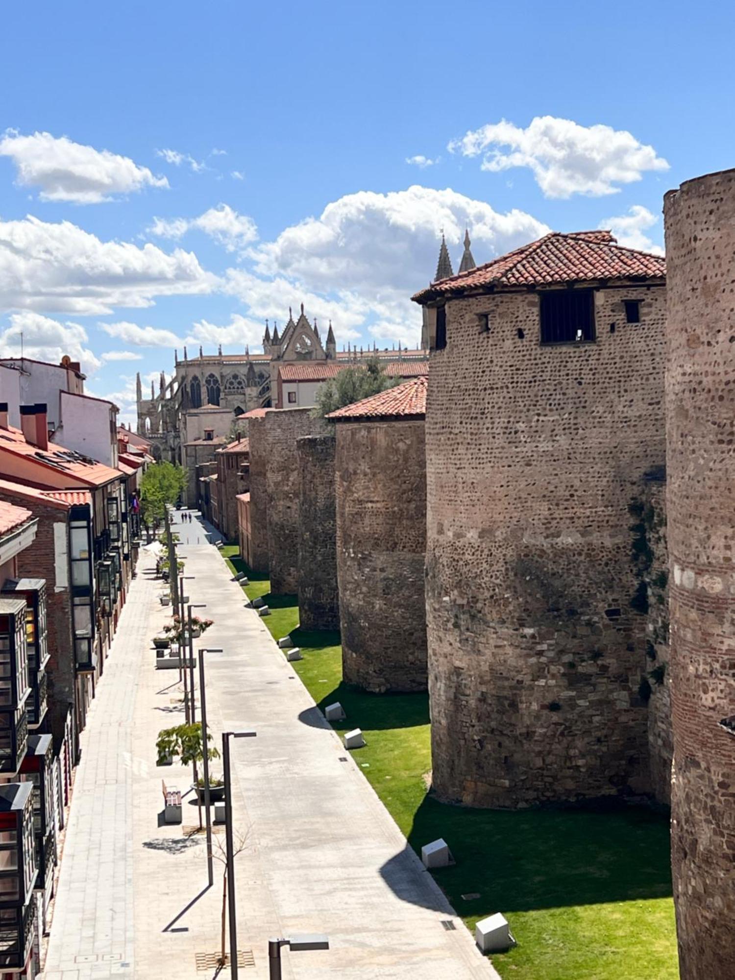 Apartamento La Muralla - Leonapartamentos المظهر الخارجي الصورة